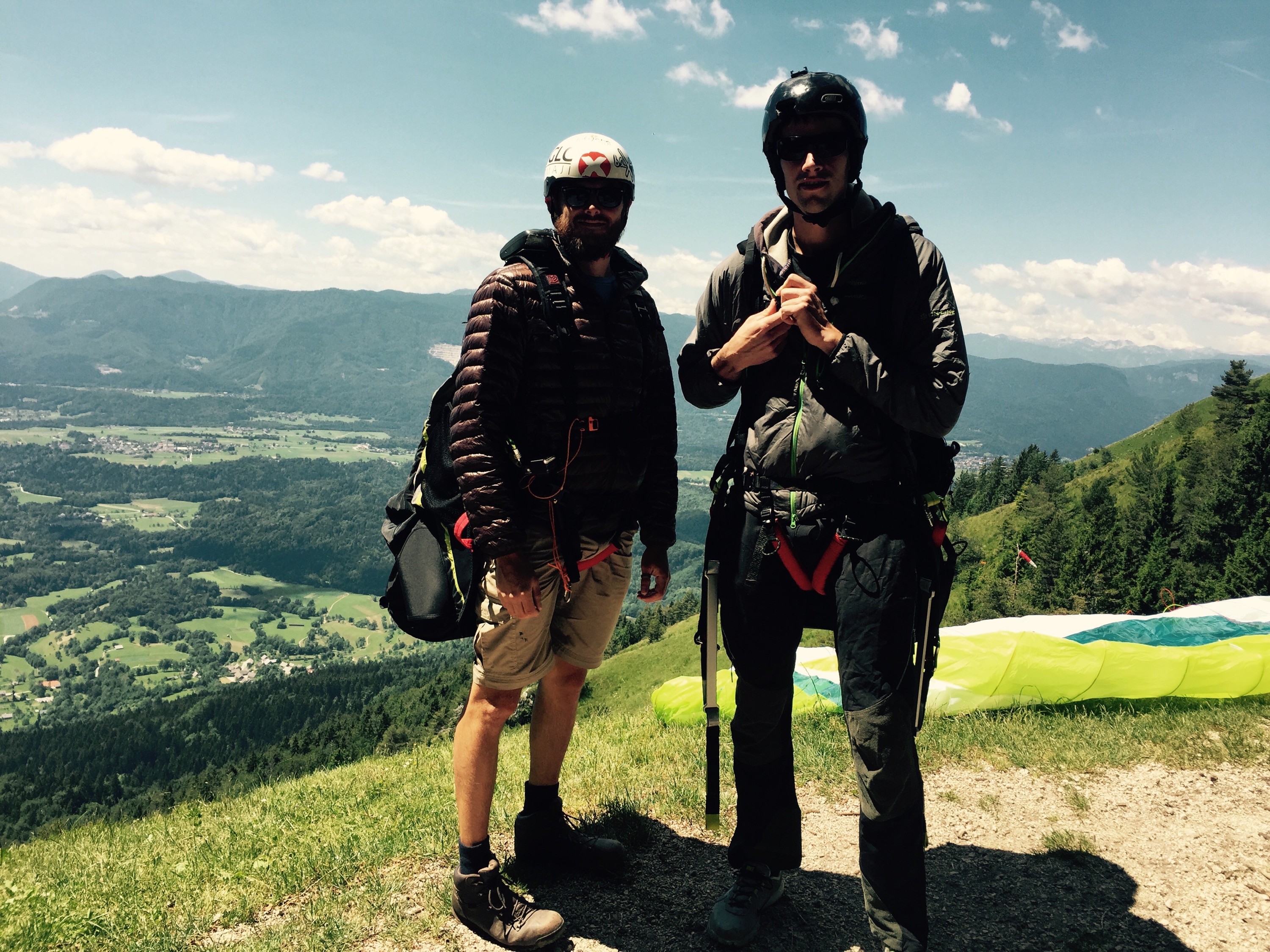 Jaka and Paul, ready to paraglide, Dobrča