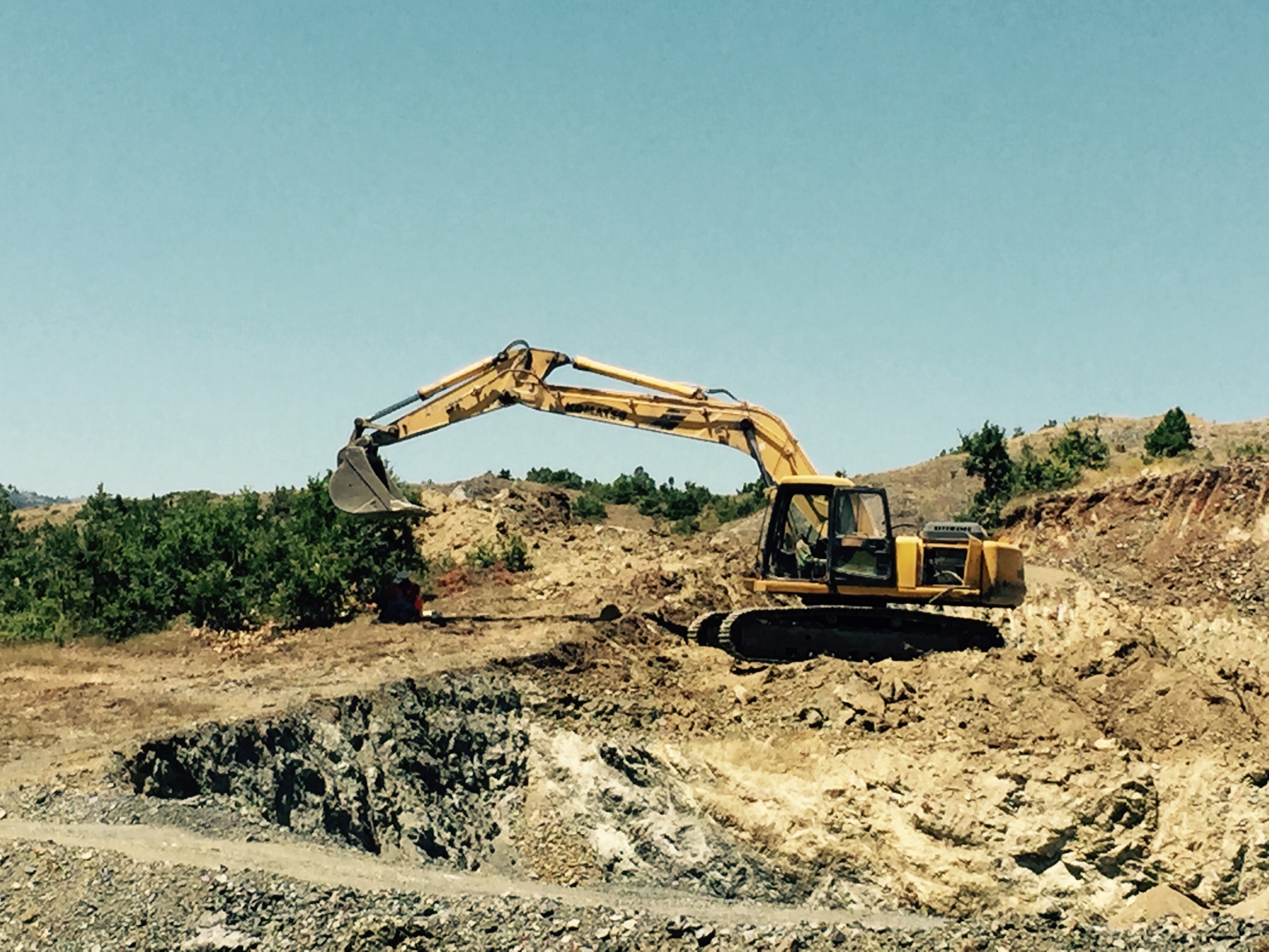 sleeping undre the bucket, roadworks, Albania