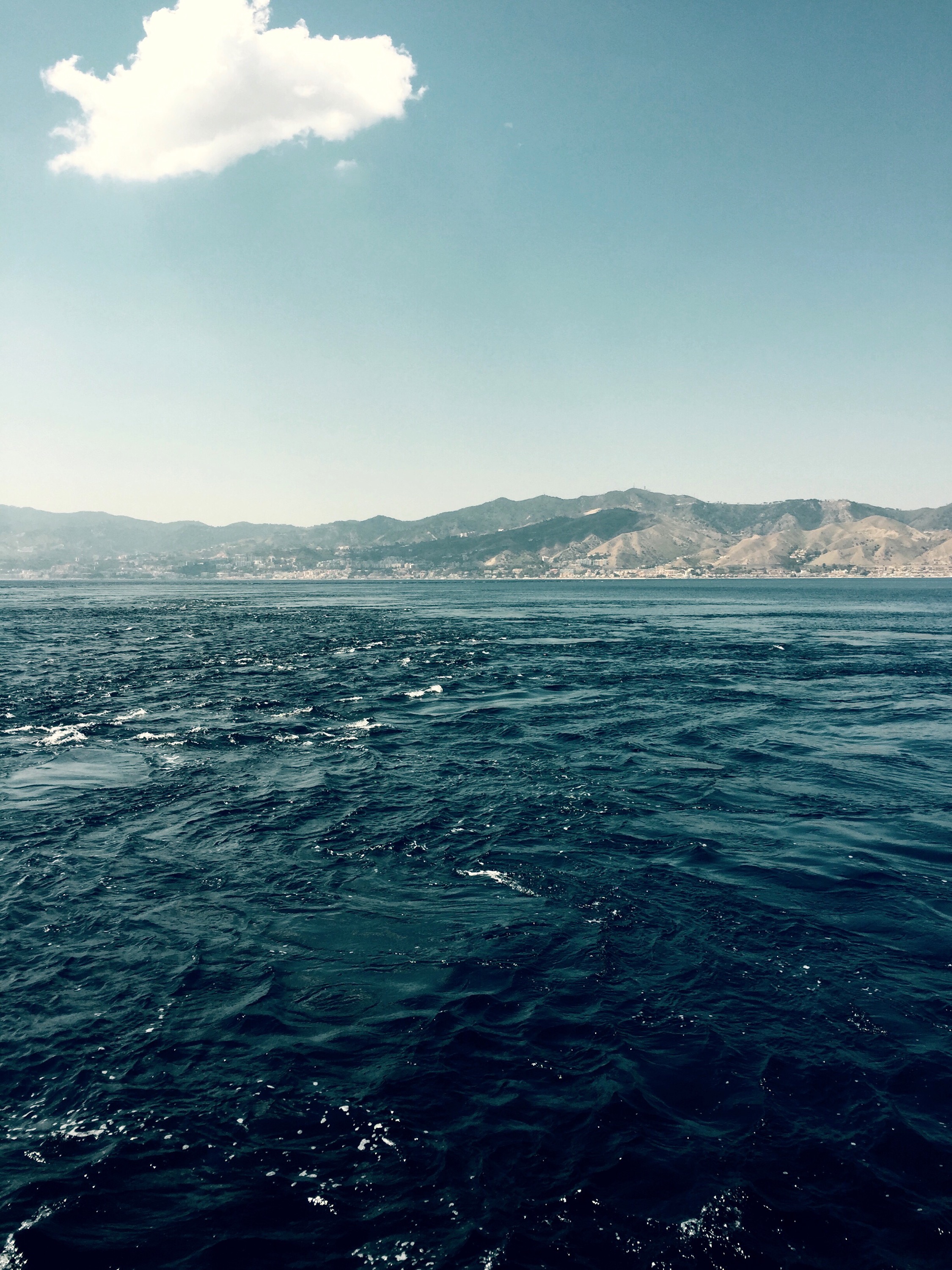 Twisting eddies and currents of the Messina strights, Italy